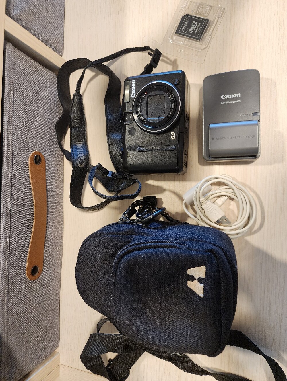 Canon Powershot G9 Black 12.1 MP SD Card Battery Cord Carrying Case With Strap